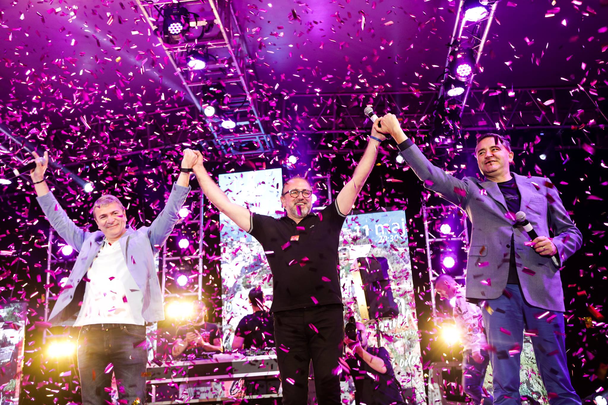 Vlora hap sezonin turistik në një atomsferë festive