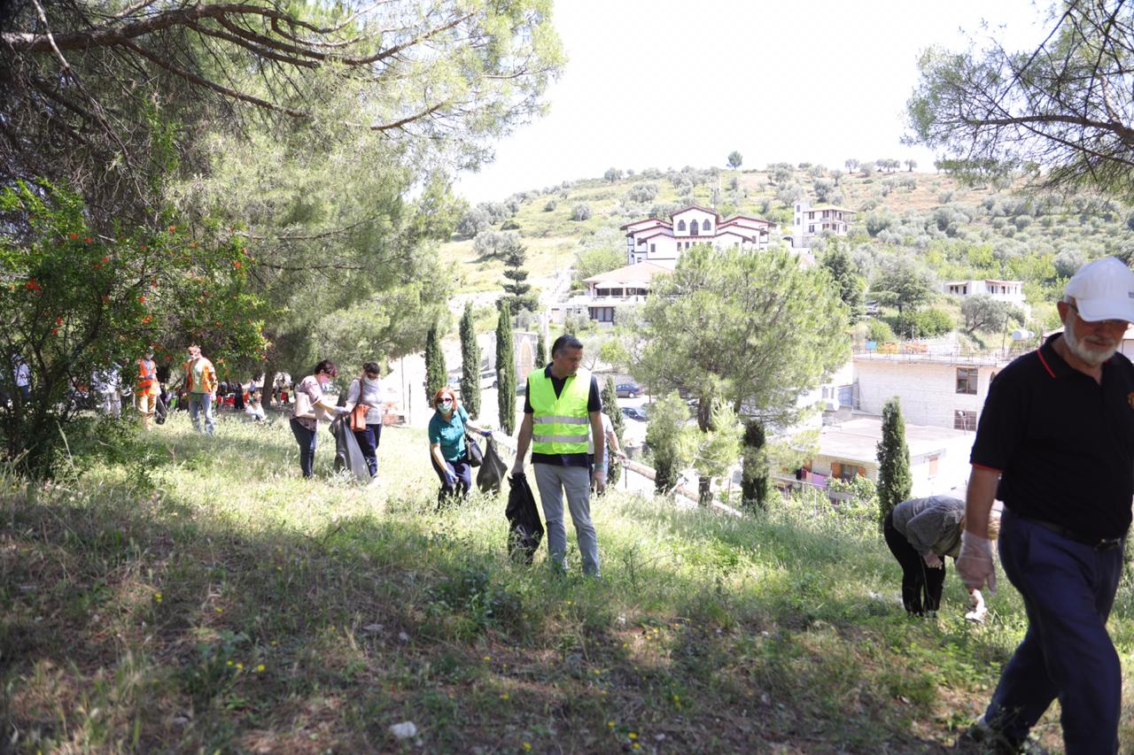 Klosi: Aksione pastrimi në 12 prefektura, për të pasur një Shqipëri turistike të pastër