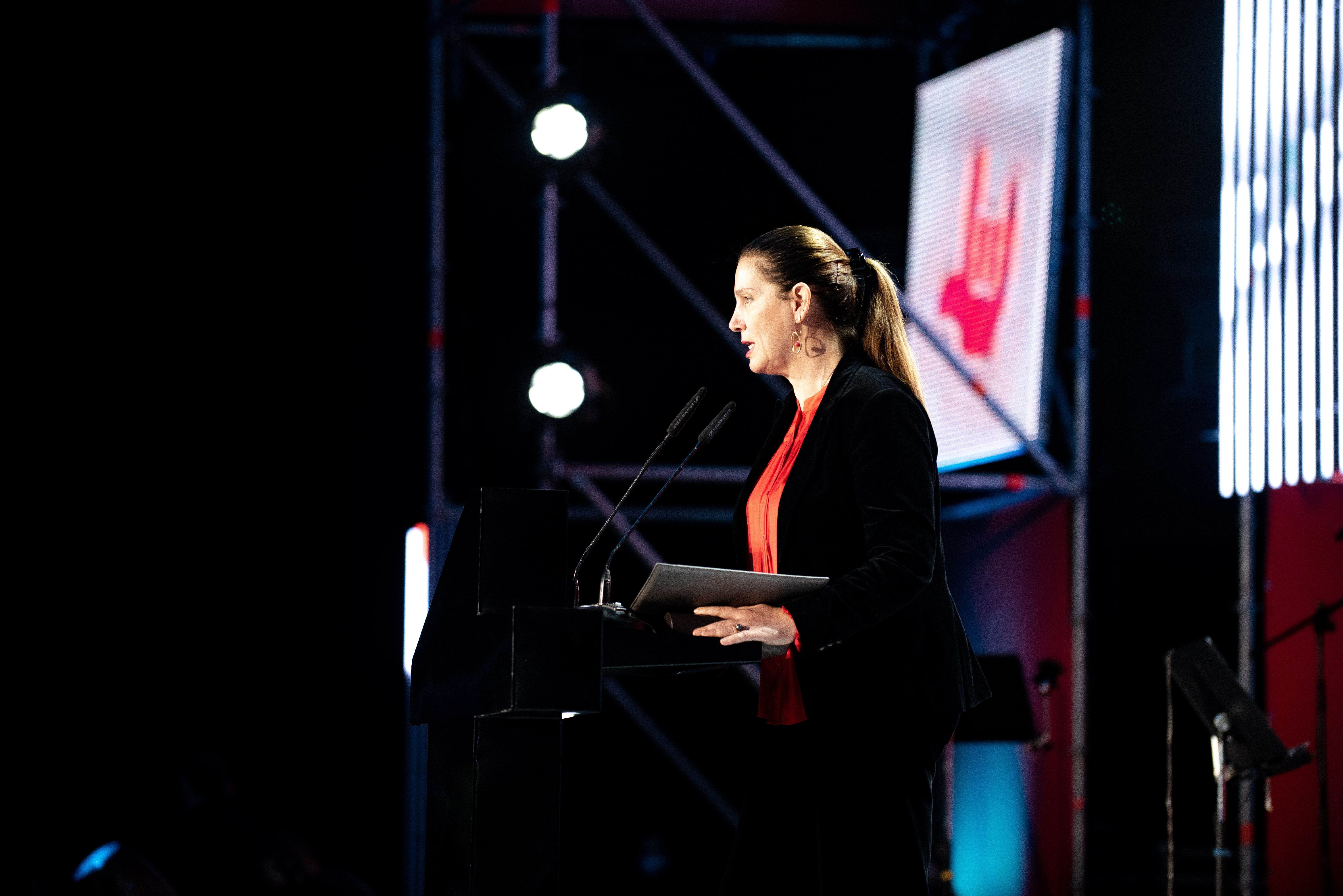 Dita e Rinisë, Ministrja Mirela Kumbaro fton të rinjtë të angazhohen për mjedisin