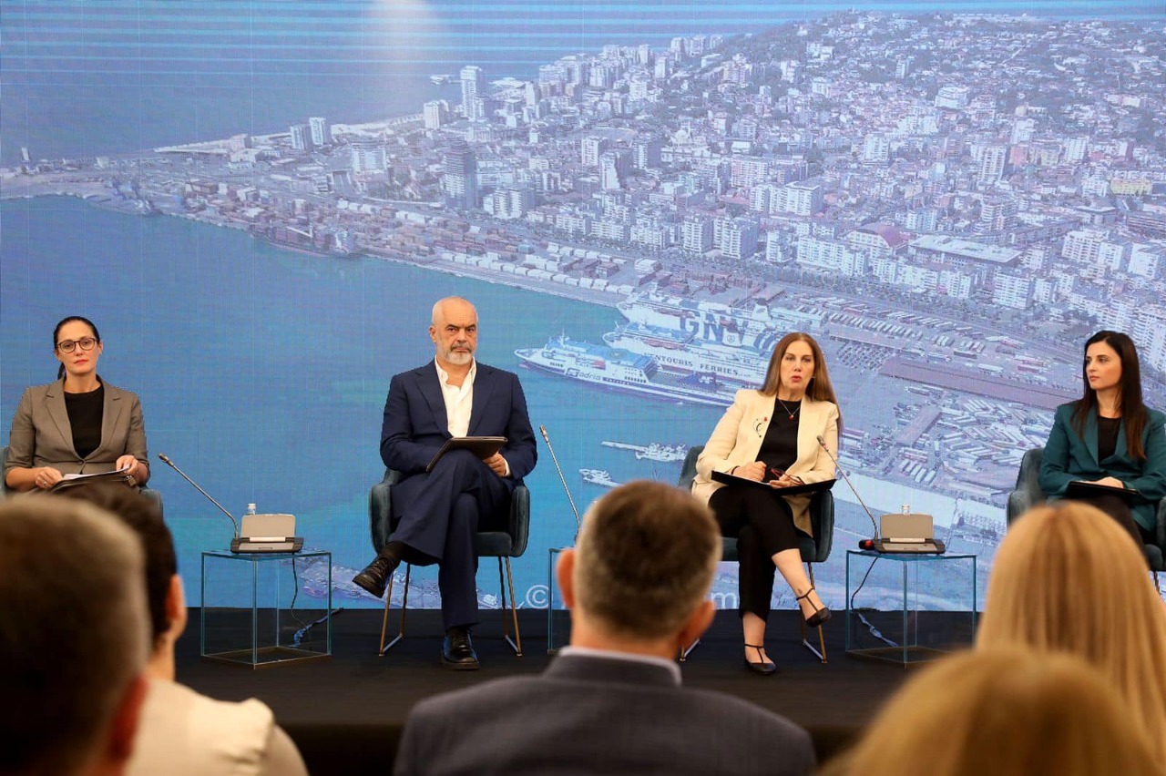 Sezoni veror, Kumbaro: 5,6 milionë turistë të huaj vizituan Shqipërinë